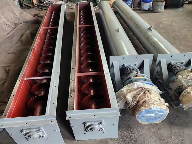 Shafted screw conveyor