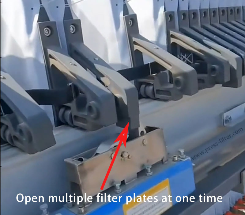 Open the filter plate with the plate shifter