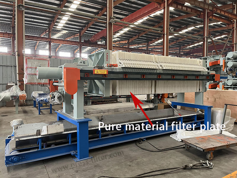 Filter press with pure material filter plate